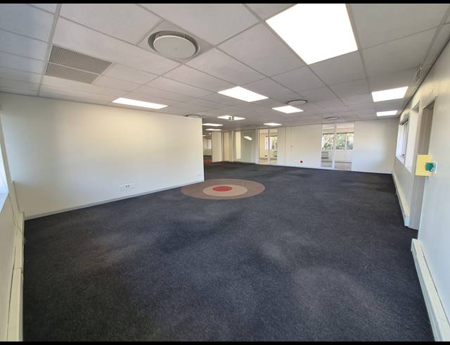 1,203M² OFFICE TO LET IN WOODMEAD